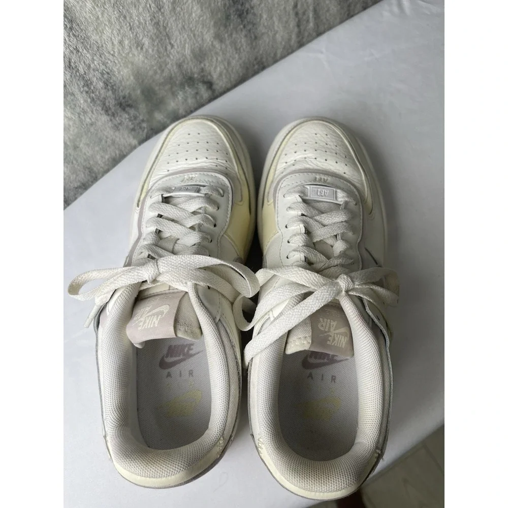 Nike Air Force 1 Womens 7.5 White/ Lilac Trim Leather Sneakers